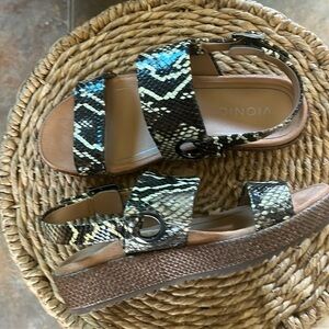 NWOT Vionic Louise Platform Slingback Raffia Boa size 6, platform is 1 1/2”.